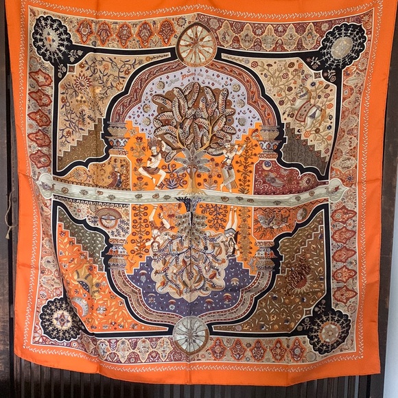 Authentic rare Hermes Aux Portes du Palais silk scarf - Picture 1 of 11